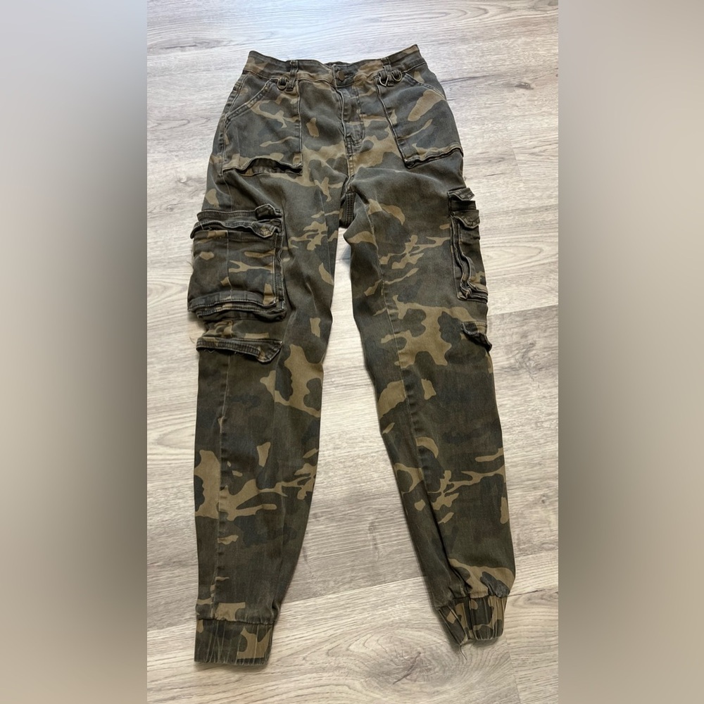 American Bazi Women's Cargo Joggers Size Medium Green Camo Dark Wash
